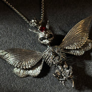 The Skull Queen Bee