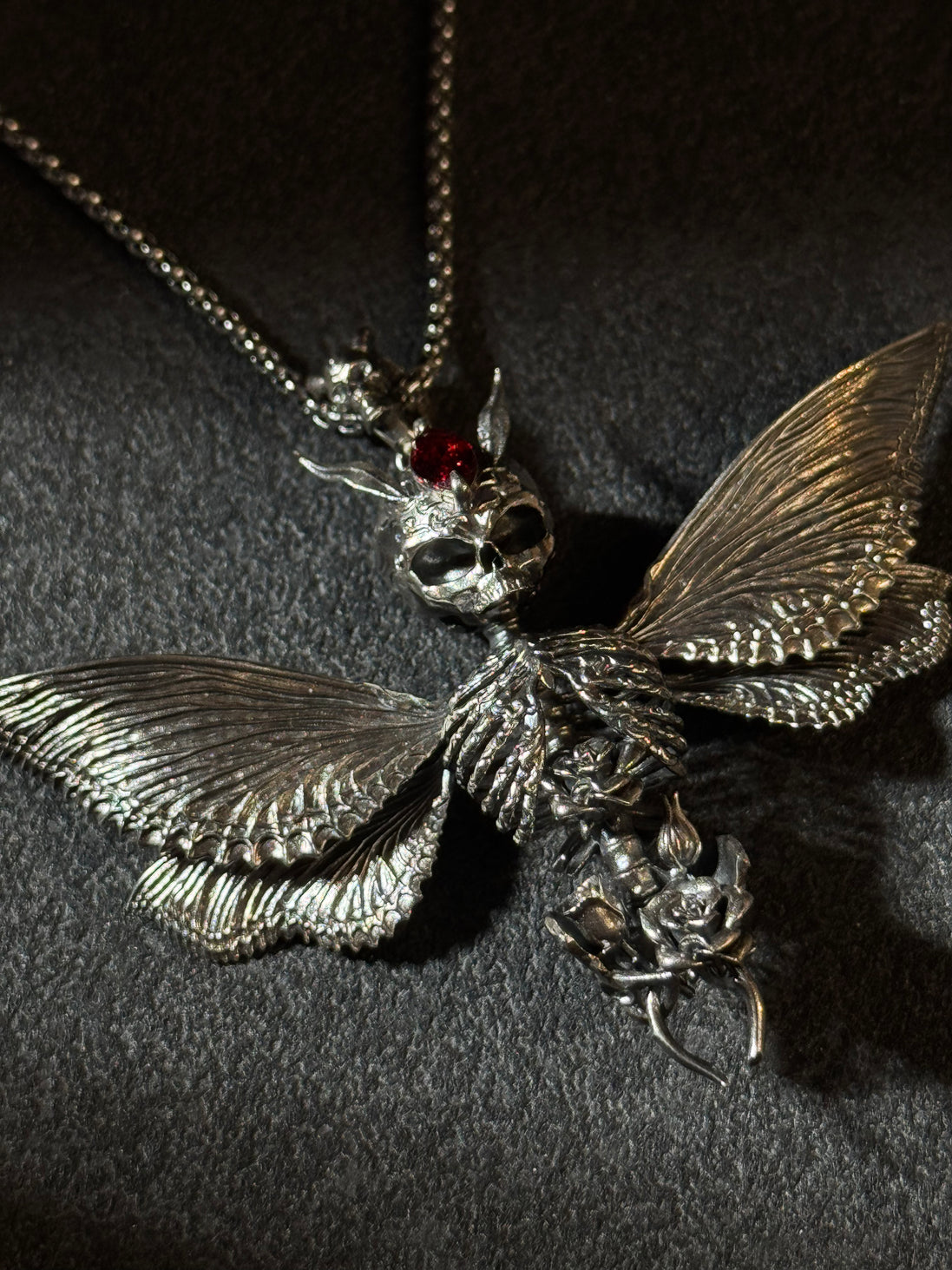 The Skull Queen Bee
